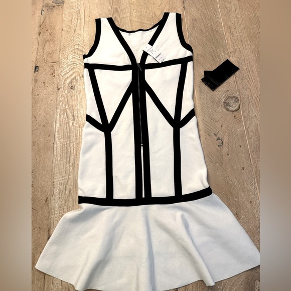 Bebe Elegant Black and White Bandage Dress NWT Size M - Picture 8 of 8